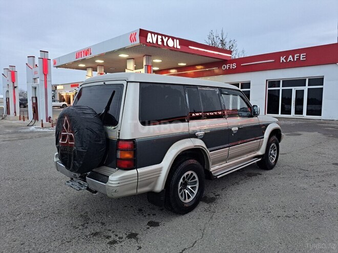 Mitsubishi Pajero 1993, 300,000 km - 2.5 l - Qazax