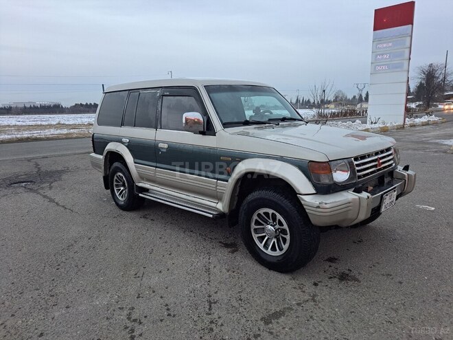 Mitsubishi Pajero 1993, 300,000 km - 2.5 l - Qazax