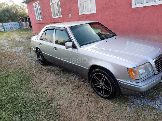 Mercedes E 220 1994, 450,000 km - 2.2 l - Ucar