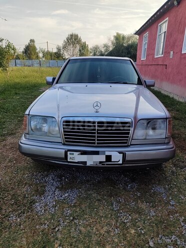 Mercedes E 220 1994, 450,000 km - 2.2 l - Ucar