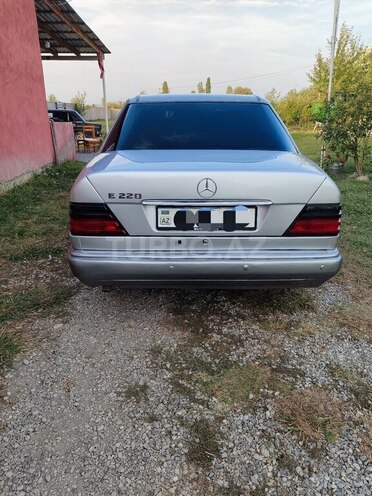 Mercedes E 220 1994, 450,000 km - 2.2 l - Ucar