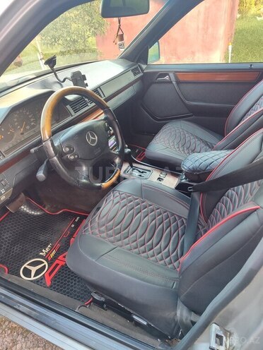 Mercedes E 220 1994, 450,000 km - 2.2 l - Ucar