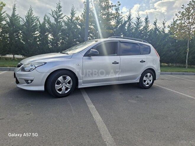 Hyundai i30 2010, 454,000 km - 1.6 l - Salyan