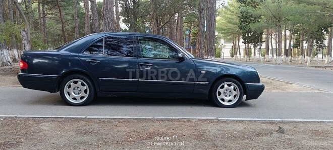 Mercedes E 220 1997, 350,000 km - 2.2 l - Sumqayıt