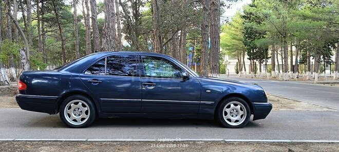 Mercedes E 220 1997, 350,000 km - 2.2 l - Sumqayıt