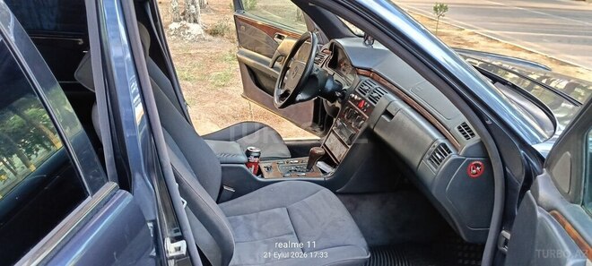 Mercedes E 220 1997, 350,000 km - 2.2 l - Sumqayıt