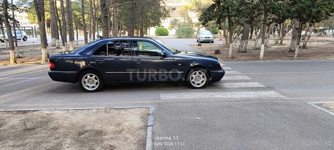 Mercedes E 220 1997, 350,000 km - 2.2 l - Sumqayıt