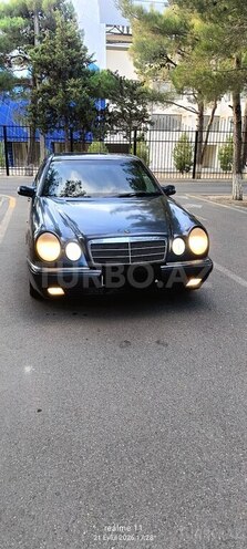 Mercedes E 220 1997, 350,000 km - 2.2 l - Sumqayıt