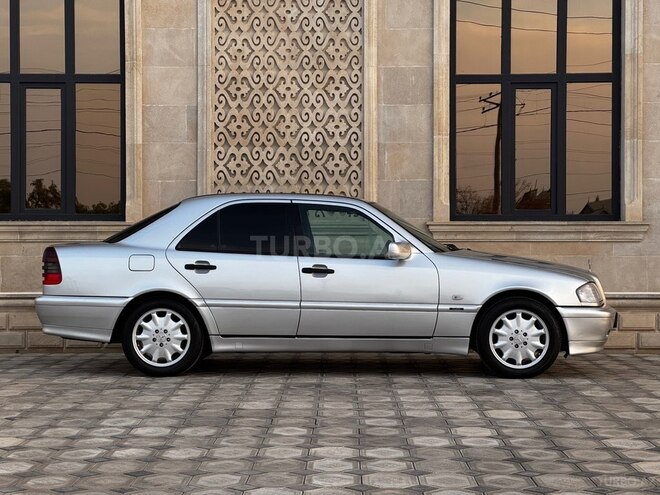 Mercedes C 200 2000, 368,000 km - 2.0 l - Saatlı