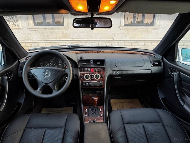 Mercedes C 200 2000, 368,000 km - 2.0 l - Saatlı