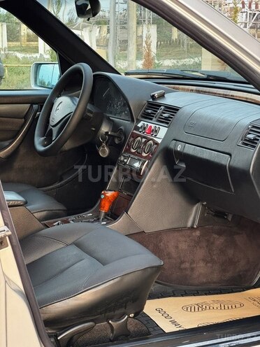 Mercedes C 200 2000, 368,000 km - 2.0 l - Saatlı