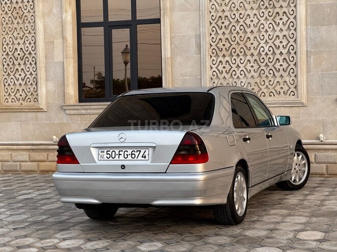 Mercedes C 200 2000, 368,000 km - 2.0 l - Saatlı