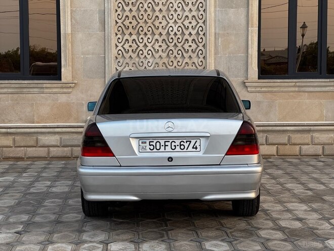 Mercedes C 200 2000, 368,000 km - 2.0 l - Saatlı
