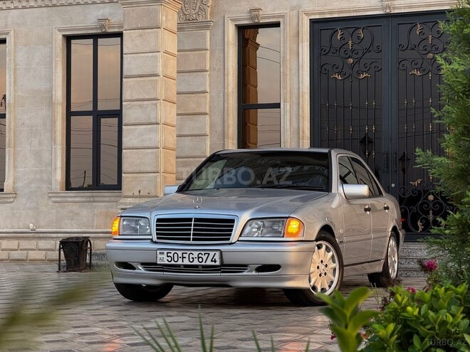 Mercedes C 200 2000, 368,000 km - 2.0 l - Saatlı