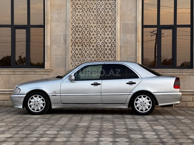Mercedes C 200 2000, 368,000 km - 2.0 l - Saatlı