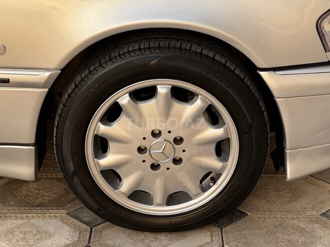 Mercedes C 200 2000, 368,000 km - 2.0 l - Saatlı