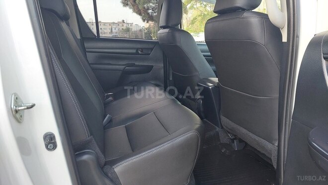 Toyota Hilux 2023, 110,000 km - 2.4 l - Bakı