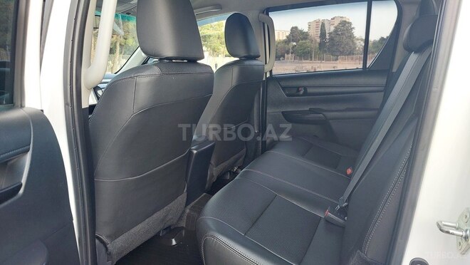 Toyota Hilux 2023, 110,000 km - 2.4 l - Bakı