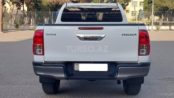 Toyota Hilux 2023, 110,000 km - 2.4 l - Bakı