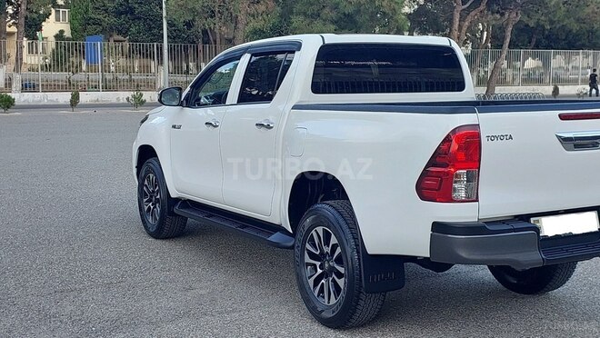 Toyota Hilux 2023, 110,000 km - 2.4 l - Bakı