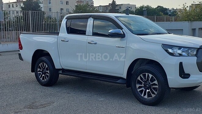 Toyota Hilux 2023, 110,000 km - 2.4 l - Bakı