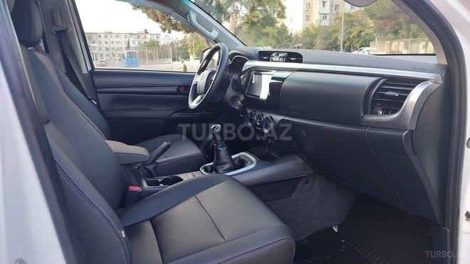 Toyota Hilux 2023, 110,000 km - 2.4 l - Bakı