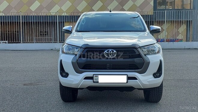Toyota Hilux 2023, 110,000 km - 2.4 l - Bakı