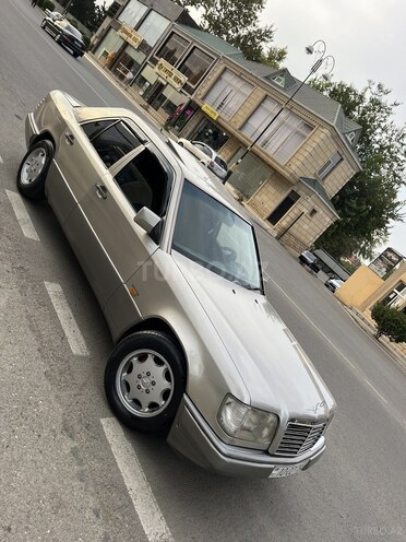 Mercedes  1993, 412,357 km - 2.0 l - Qazax