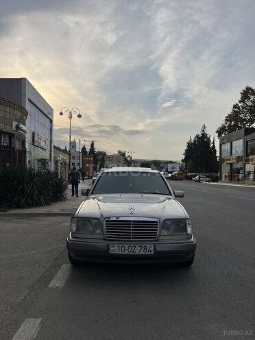 Mercedes  1993, 412,357 km - 2.0 l - Qazax