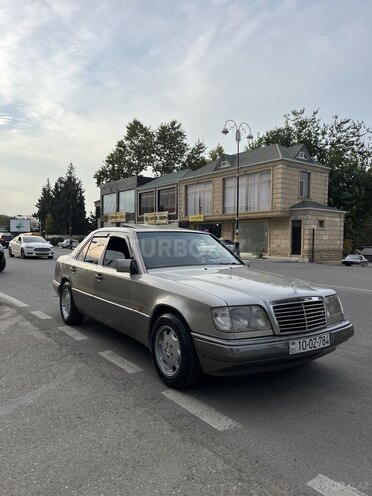Mercedes  1993, 412,357 km - 2.0 l - Qazax