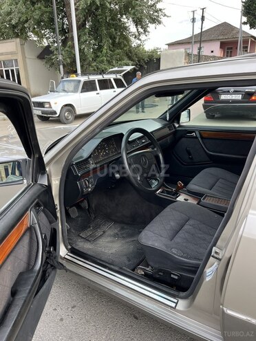 Mercedes  1993, 412,357 km - 2.0 l - Qazax