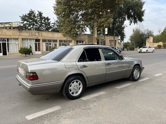 Mercedes  1993, 412,357 km - 2.0 l - Qazax