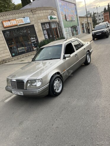 Mercedes  1993, 412,357 km - 2.0 l - Qazax