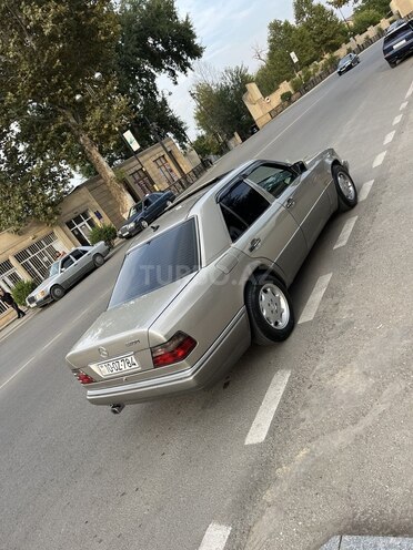 Mercedes  1993, 412,357 km - 2.0 l - Qazax