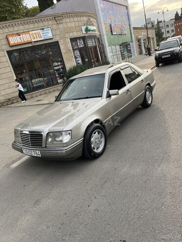 Mercedes  1993, 412,357 km - 2.0 l - Qazax