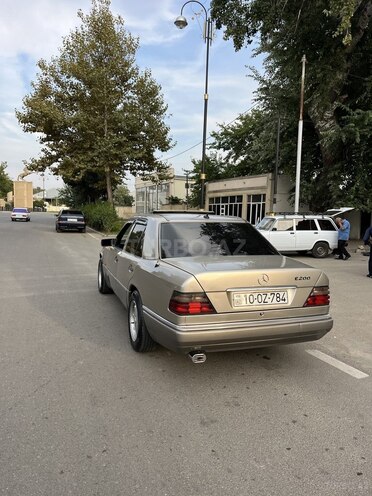 Mercedes  1993, 412,357 km - 2.0 l - Qazax