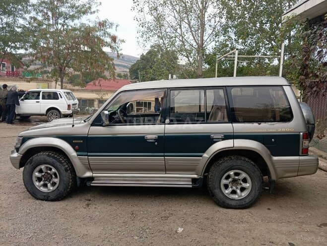 Mitsubishi Pajero 1995, 600,000 km - 2.8 l - Lerik