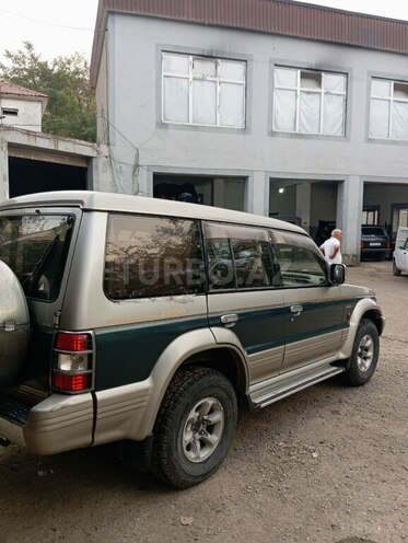 Mitsubishi Pajero 1995, 600,000 km - 2.8 l - Lerik