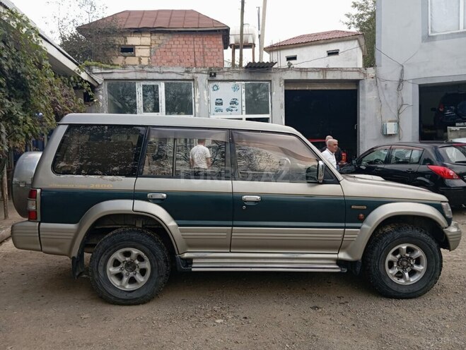 Mitsubishi Pajero 1995, 600,000 km - 2.8 l - Lerik