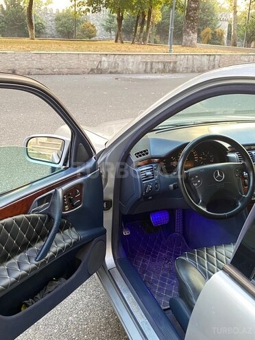 Mercedes E 220 1999, 300,000 km - 2.2 l - İsmayıllı