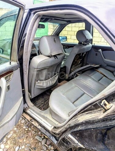 Mercedes C 220 1995, 321,870 km - 2.2 l - Saatlı