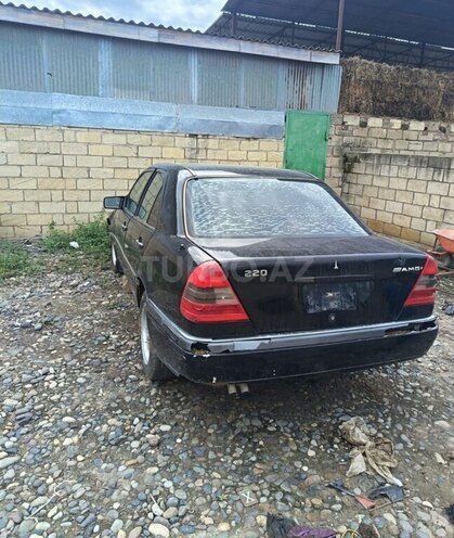 Mercedes C 220 1995, 321,870 km - 2.2 l - Saatlı