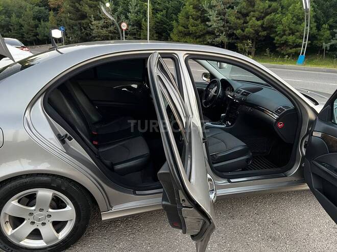 Mercedes E 240 2004, 248,000 km - 2.6 l - Qusar