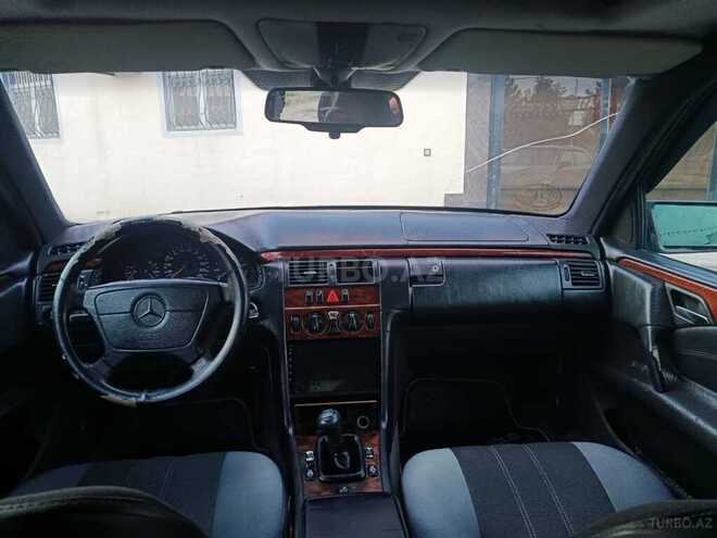 Mercedes E 220 1996, 236,323 km - 2.2 л - Bərdə