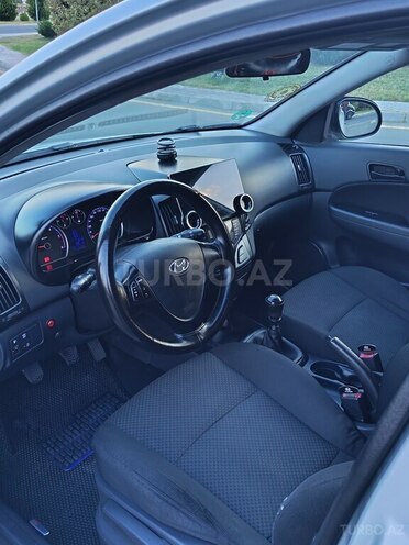 Hyundai i30 2010, 342,997 km - 1.6 l - Naftalan