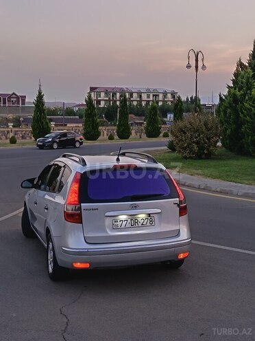 Hyundai i30 2010, 342,997 km - 1.6 l - Naftalan