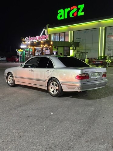 Mercedes E 240 2000, 242,000 km - 2.4 l - Bakı
