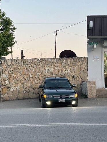 Volkswagen Passat 2000, 271,000 km - 1.8 l - Yevlax