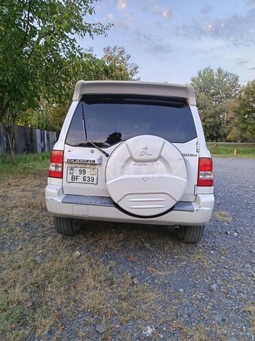 Mitsubishi Pajero io 2000, 219,156 km - 2.0 л - Zaqatala
