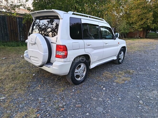 Mitsubishi Pajero io 2000, 219,156 km - 2.0 л - Zaqatala